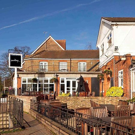 מלון Sunday London Staines-Upon-Thames Heathrow T5 מראה חיצוני תמונה